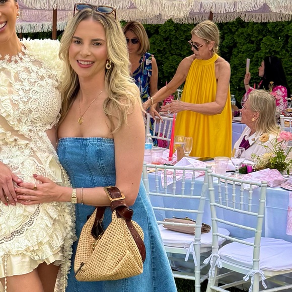 Meet your Posher, Amelia - Picture 1 of 1